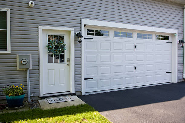 24/7 Emergency Garage Door Panel Replacement experts in Weissport East, PA